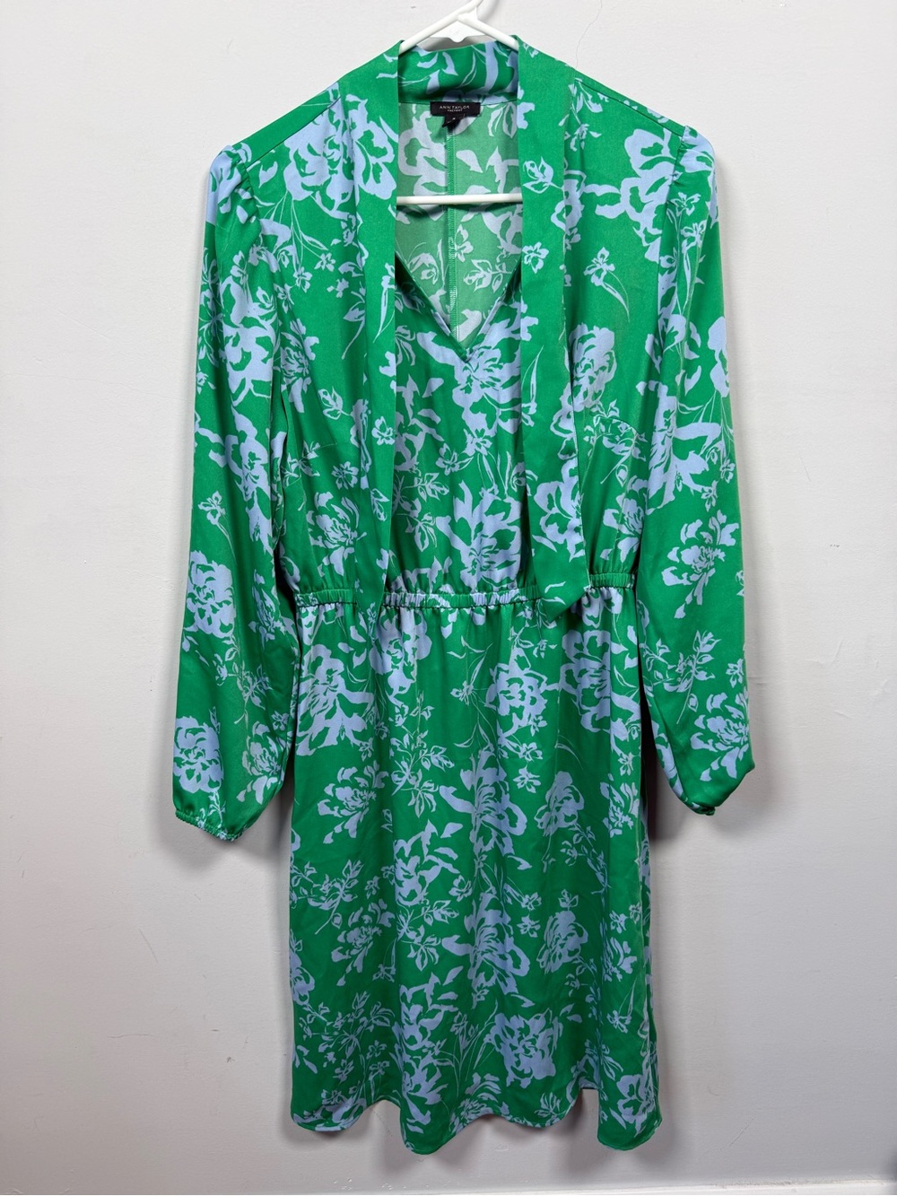 Ann Taylor Factory Green Periwinkle Floral Scarf Tie Neck Dress Size M